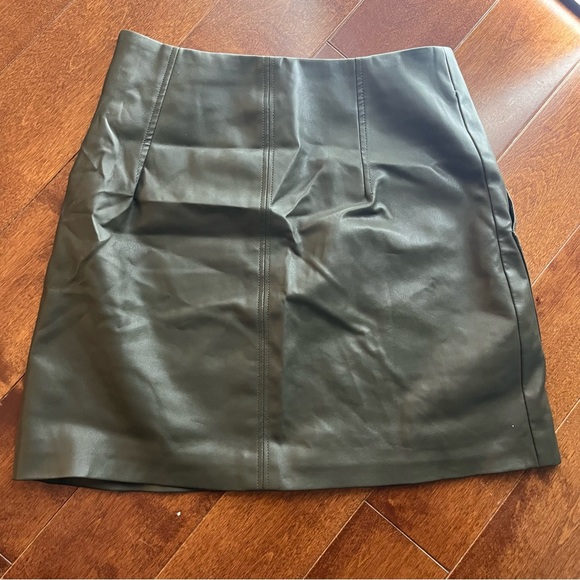 Olive leather skirt H&M - Picture 2 of 5